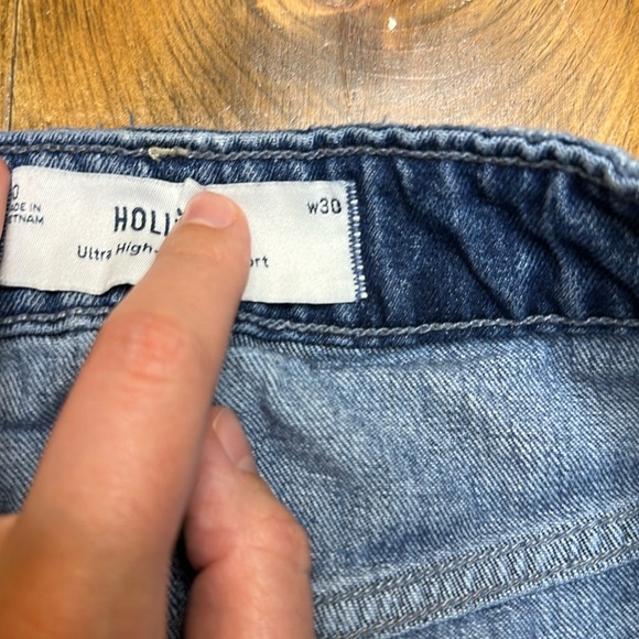Hollister Ultra High Rise 90s Jean Shorts Size 10 - Picture 4 of 8